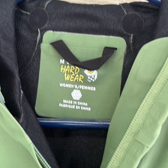 Mountain Hardware Womens windstopper rain coat. Perfect for PNW hiking! - Picture 2 of 6